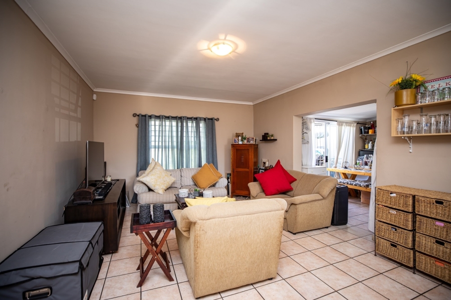 2 Bedroom Property for Sale in De Oude Spruit Western Cape